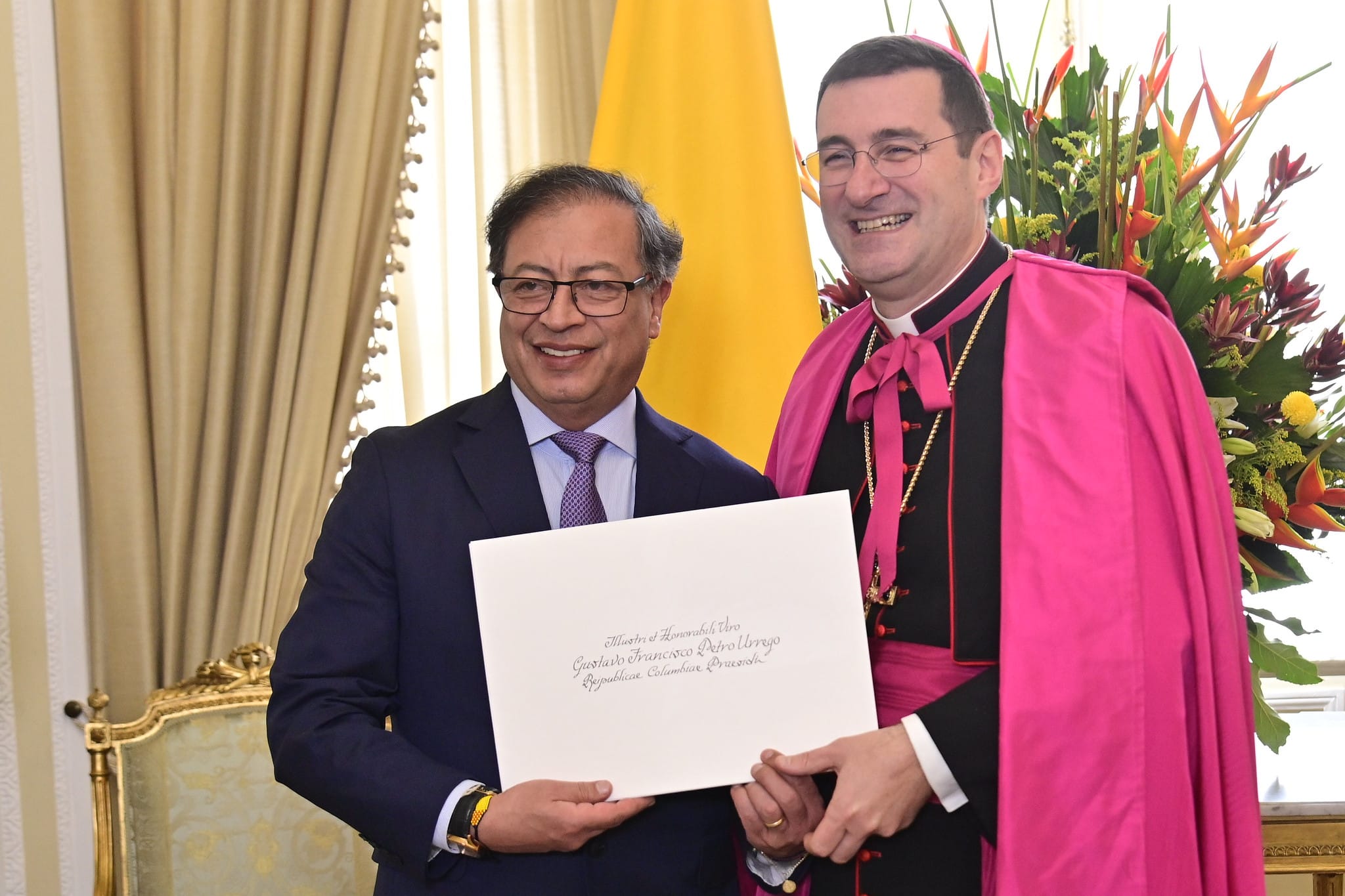 Monseñor Paolo Rudelli, Nuncio Apostólico en Colombia, presentó sus Cartas Credenciales al presidente del país.