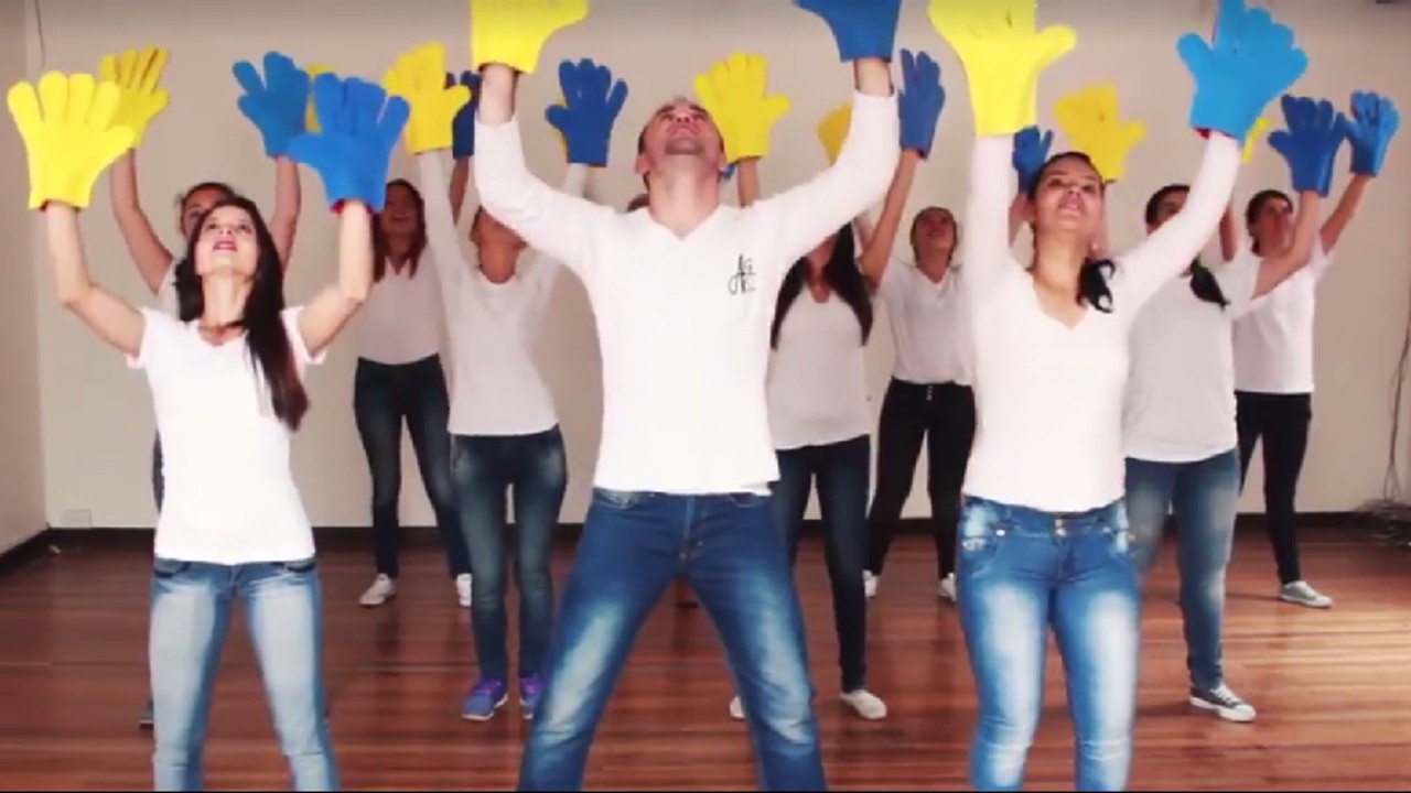 Jóvenes de Bogotá ensayan coreografía para el Papa Francisco